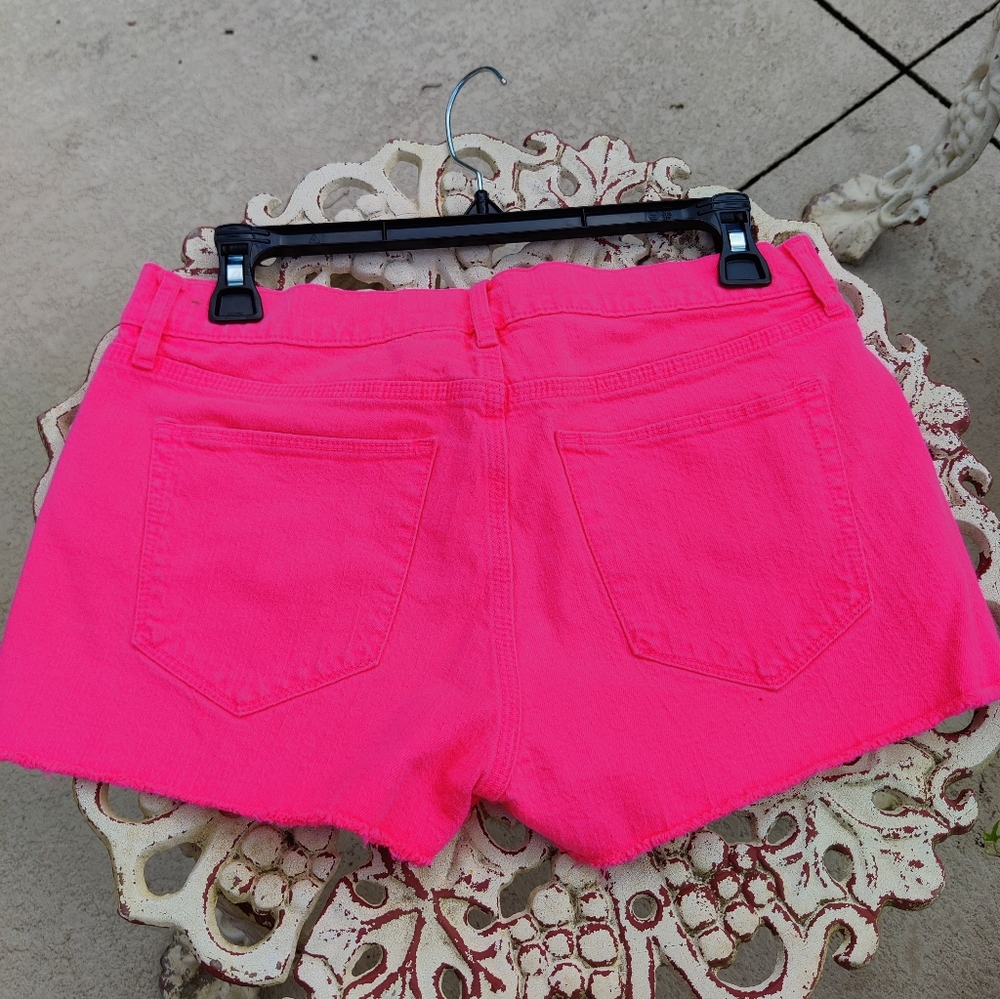 Madewell fuchsia fringed jean shorts - Picture 2 of 8
